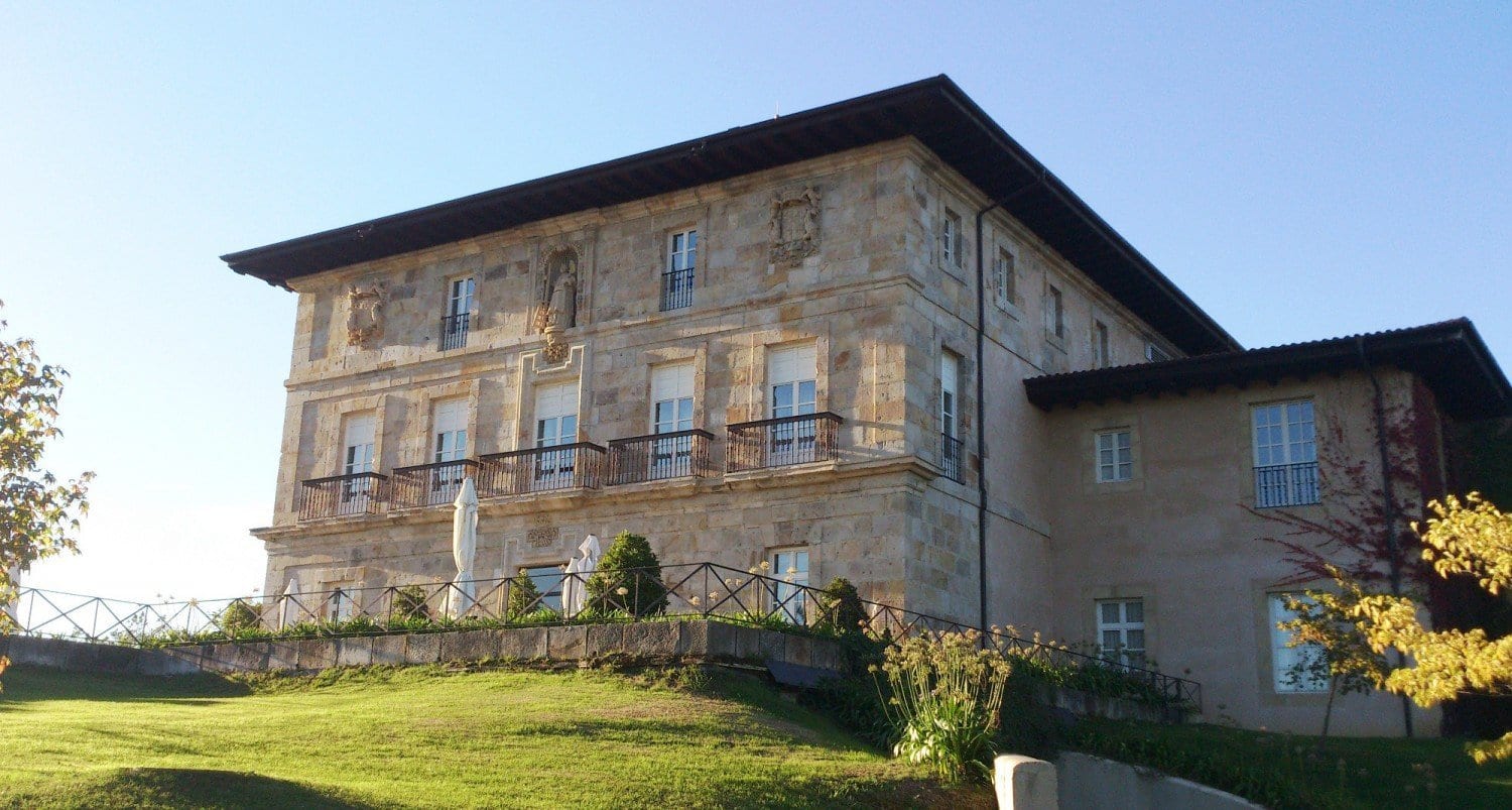 Hotel Palacio Urgoiti - El palacio al atardecer