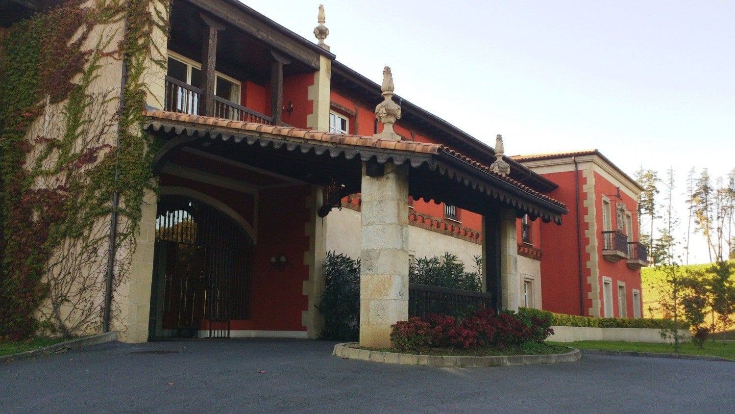 Hotel Palacio Urgoiti - Porche de entrada